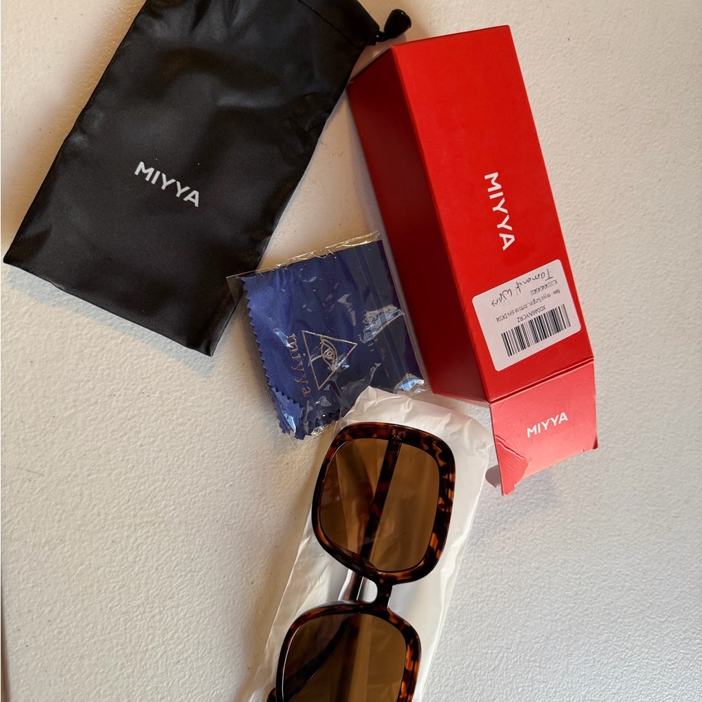MIYYA Tortoise Shell Sunglasses